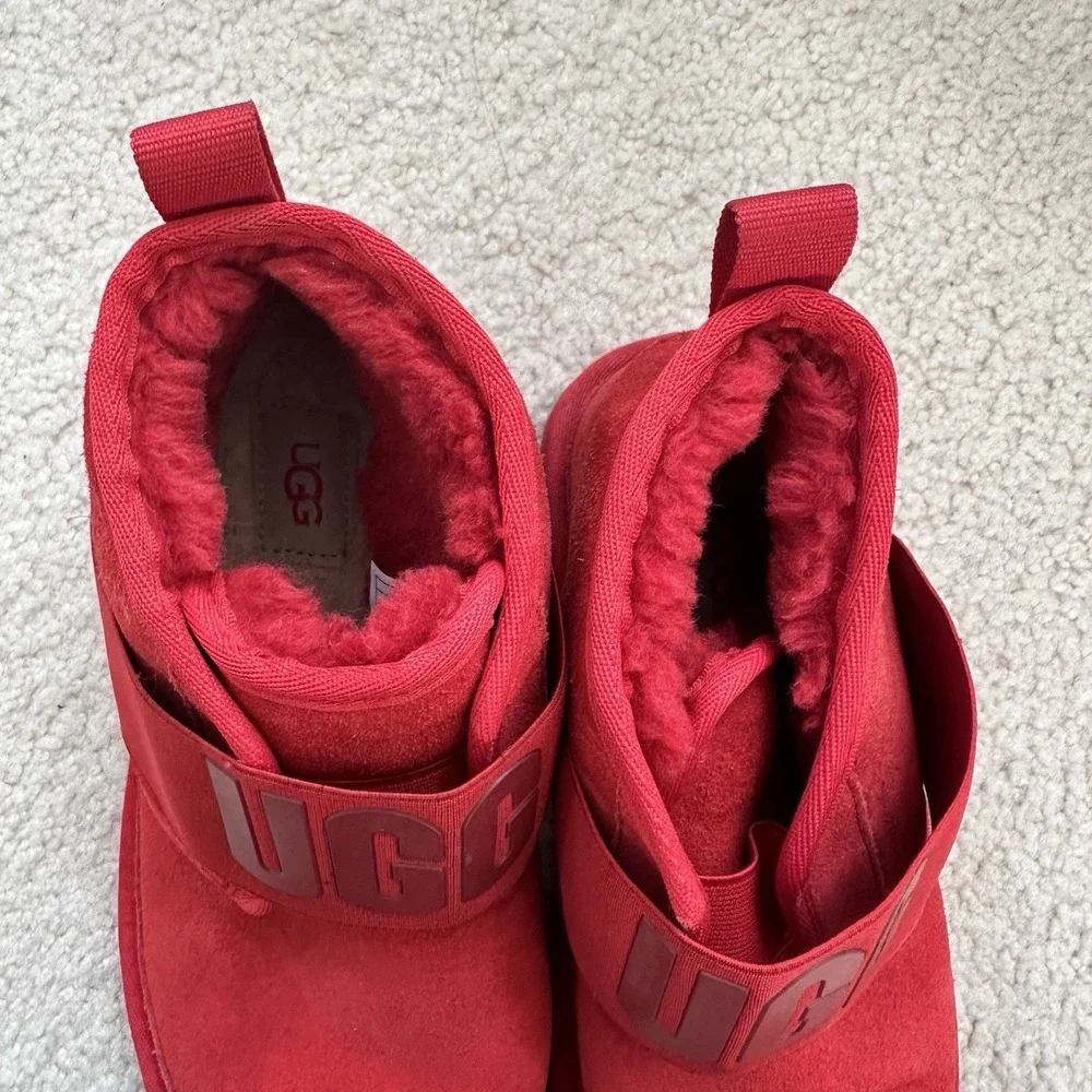 UGG Neumel II Graphic Spell Out Chukka Boots Men's Size 7 Samba‎ Red 1111730
